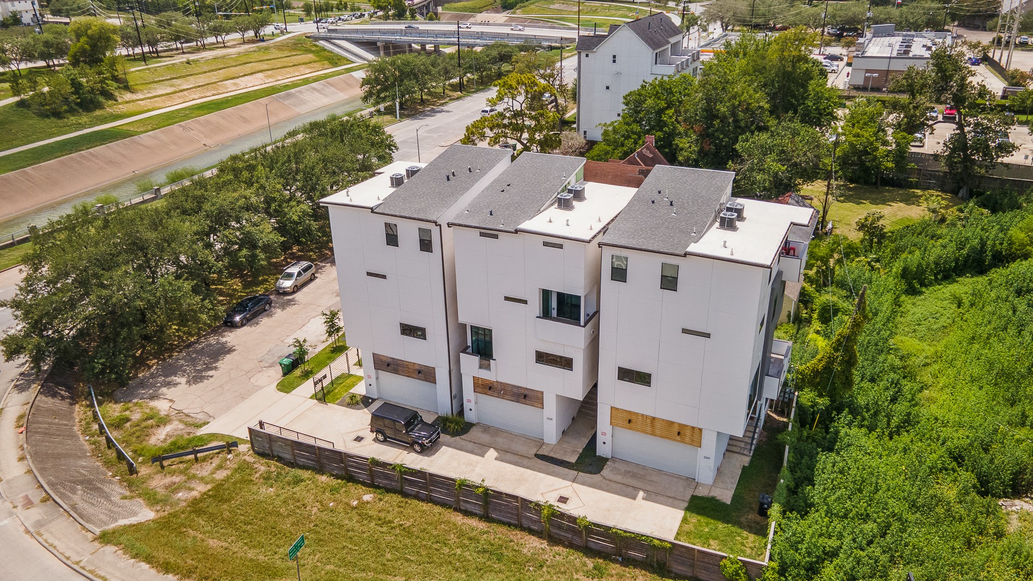 2239 N Macgregor Way