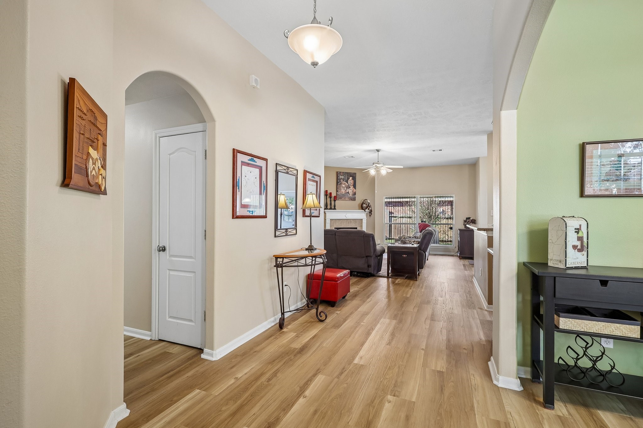 Listing photo 3
