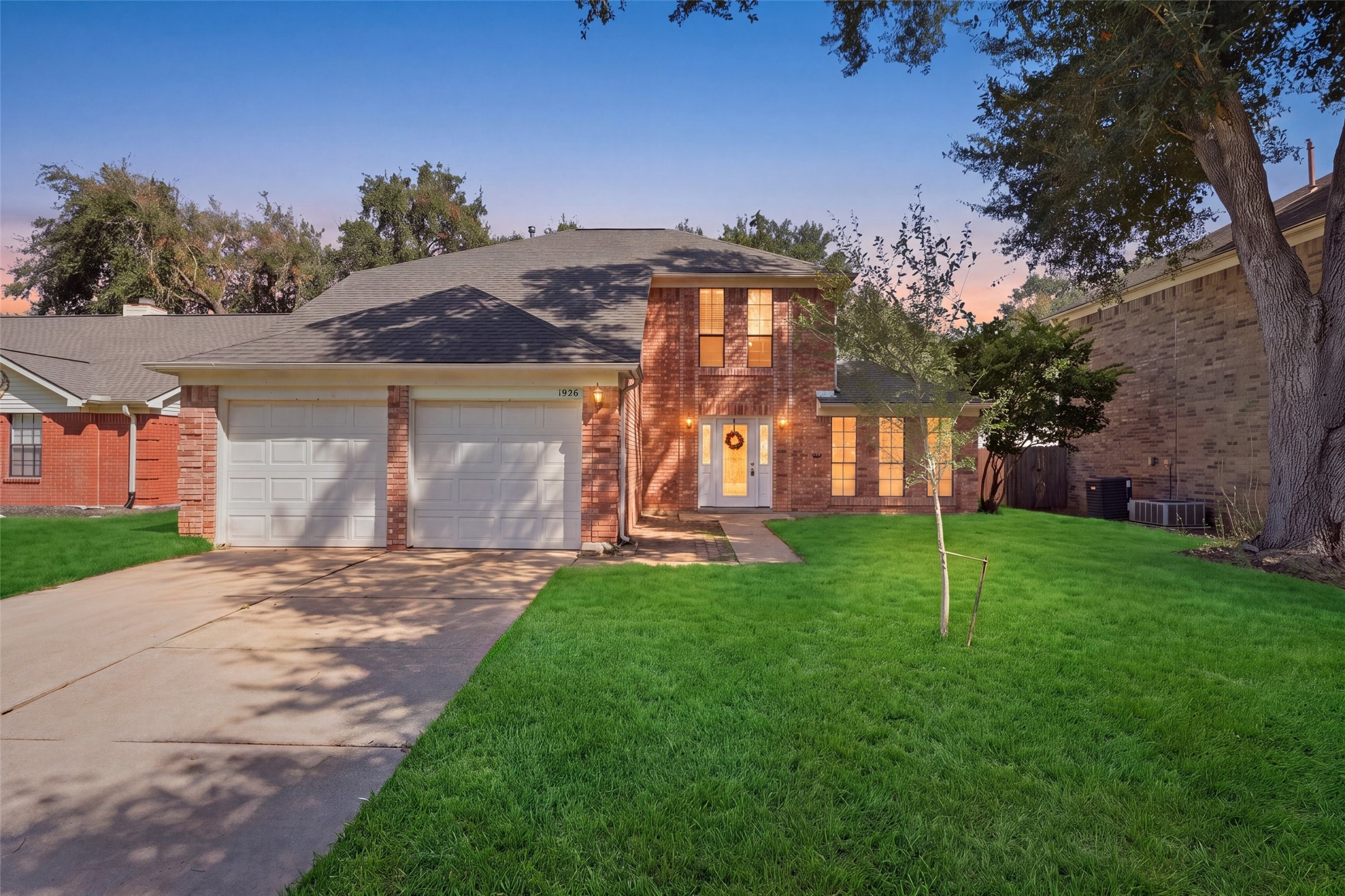 1926 Victoria Garden Drive