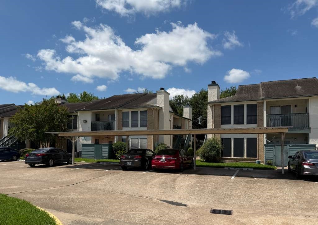 250 El Dorado Boulevard