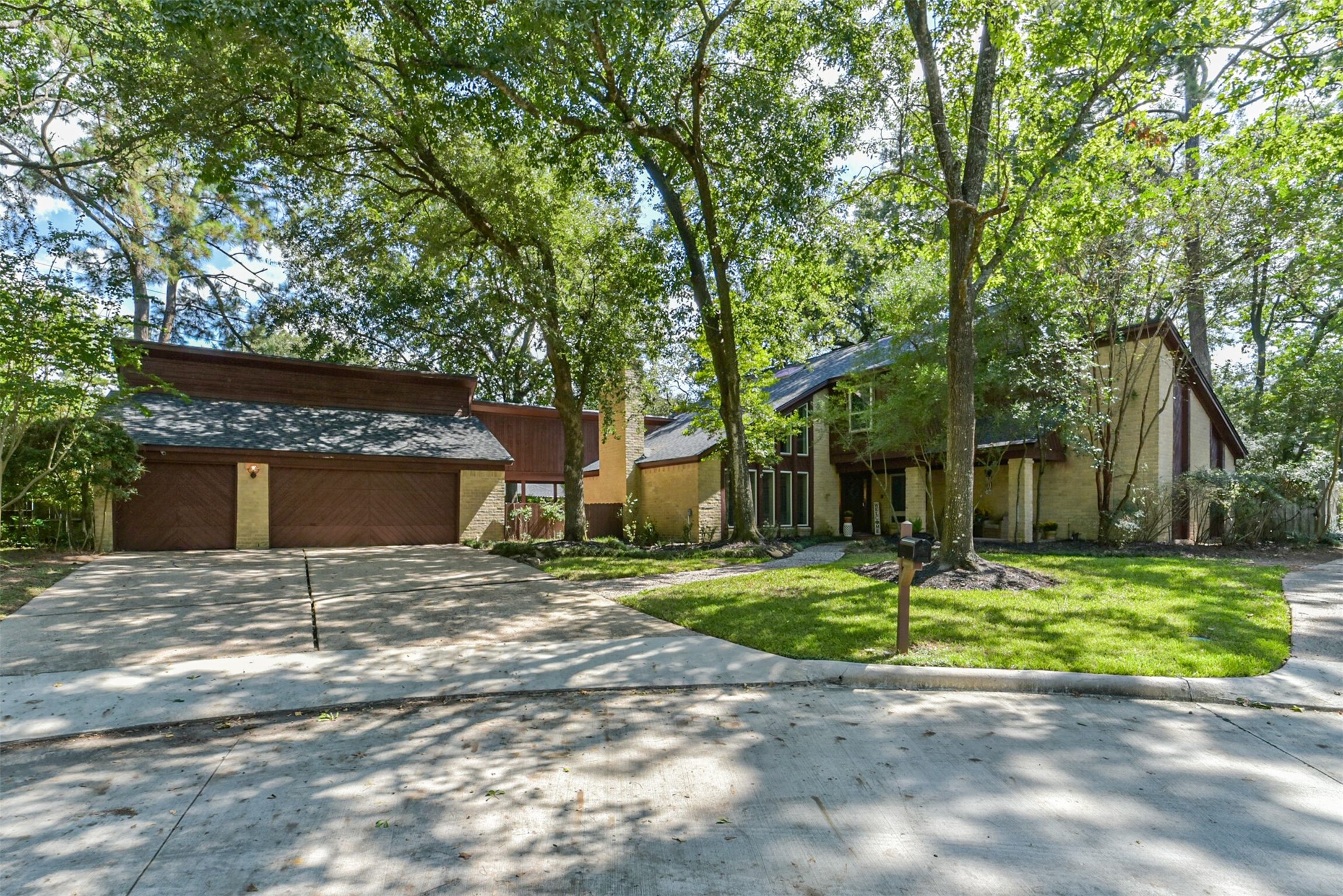 7618 Hurst Forest Drive