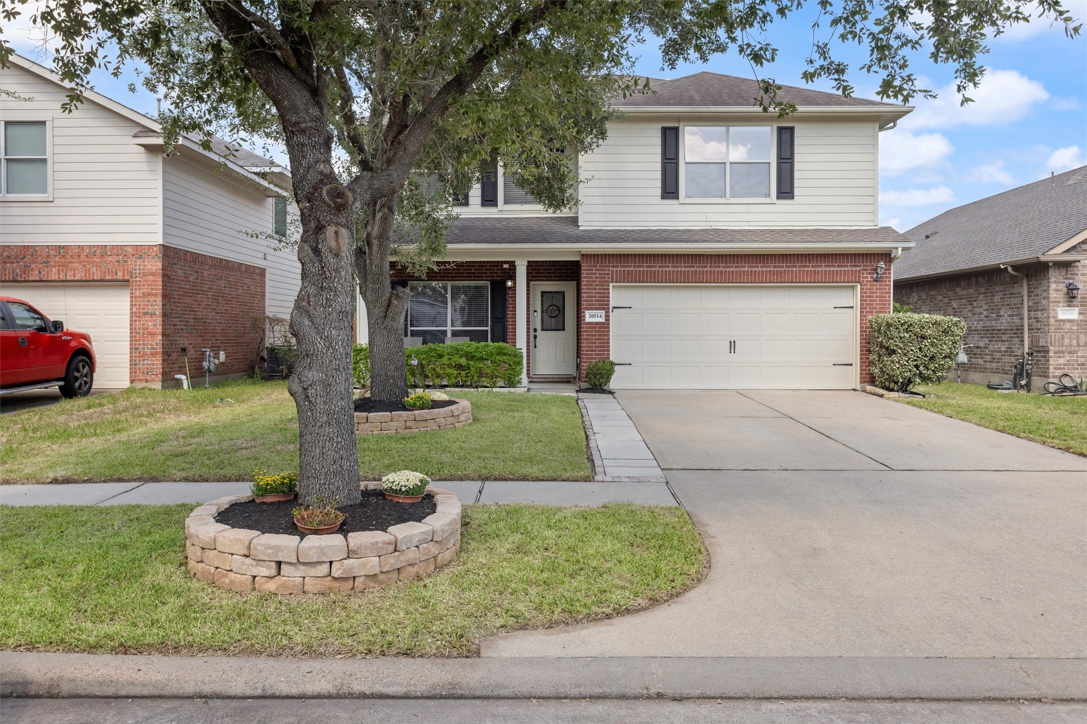 Listing photo 2