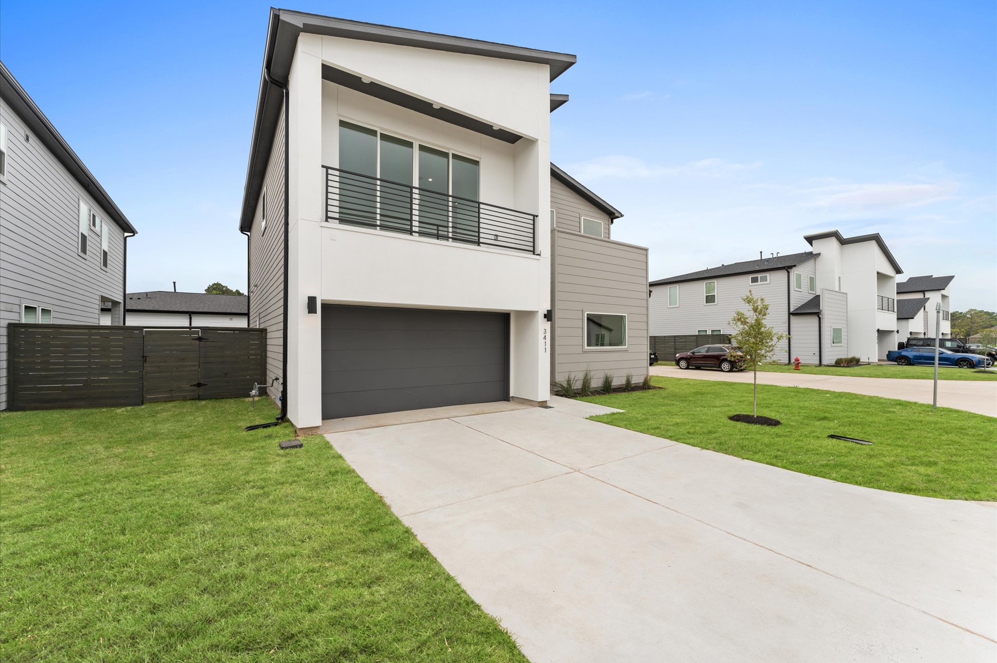 Listing photo 2