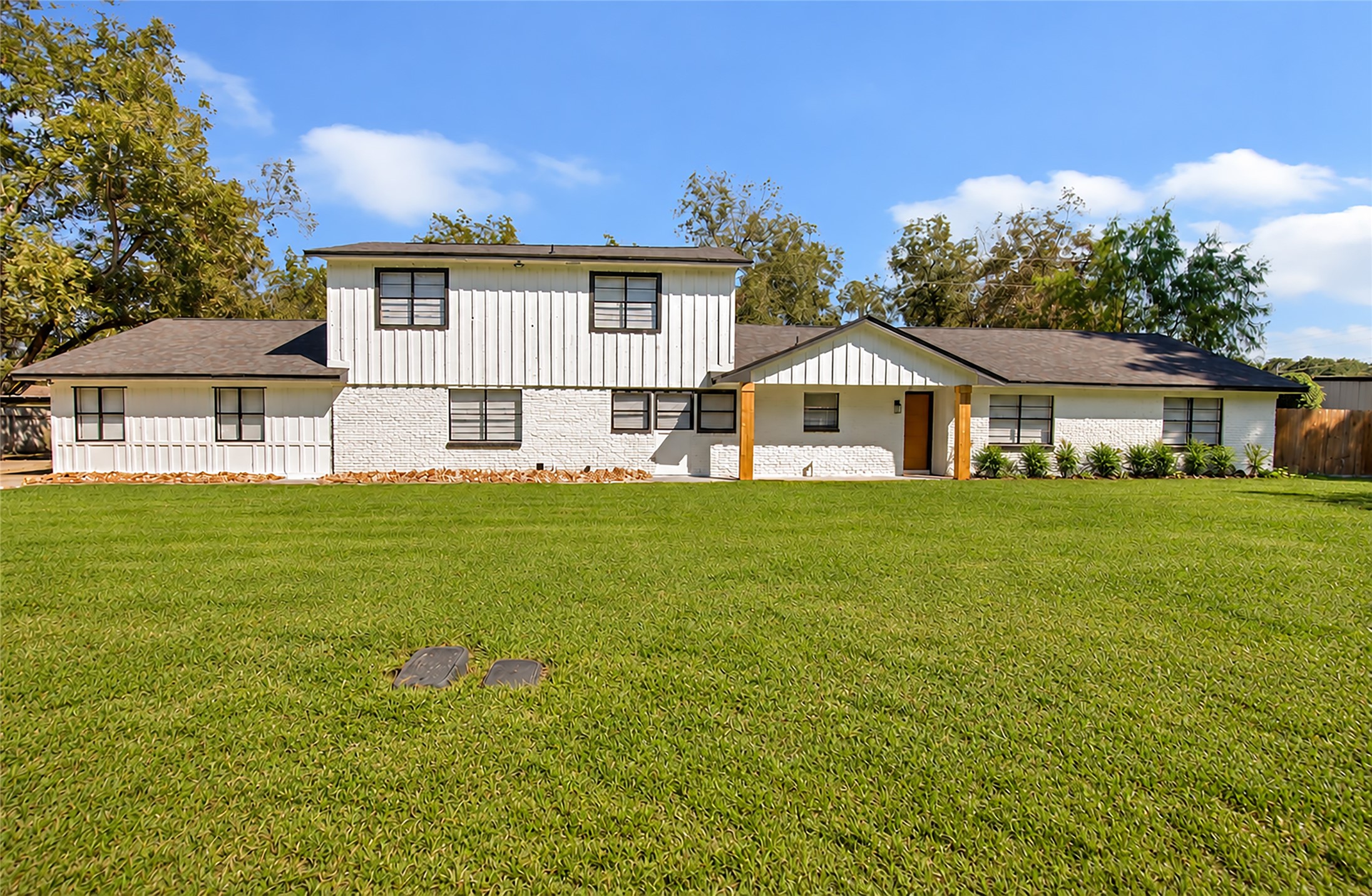 1122 Desirable Lane