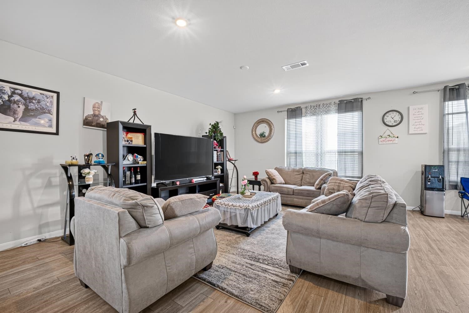 Listing photo 1