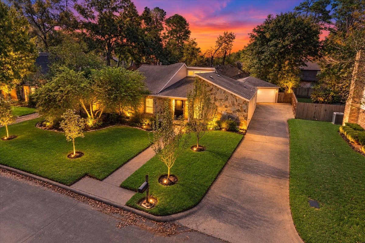 2214 Lakeville Drive