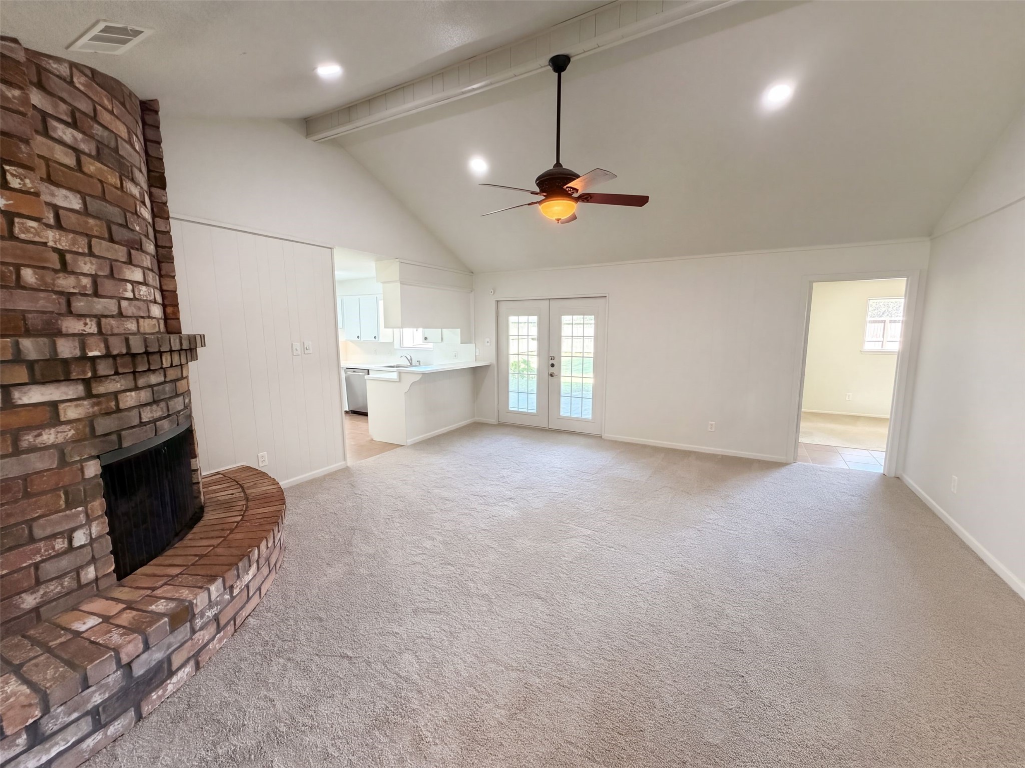 Listing photo 3