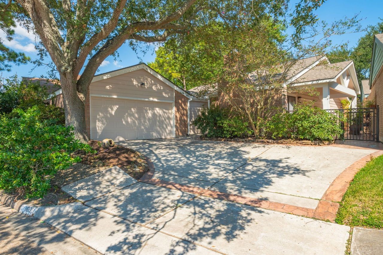 16811 Pinemoor Way