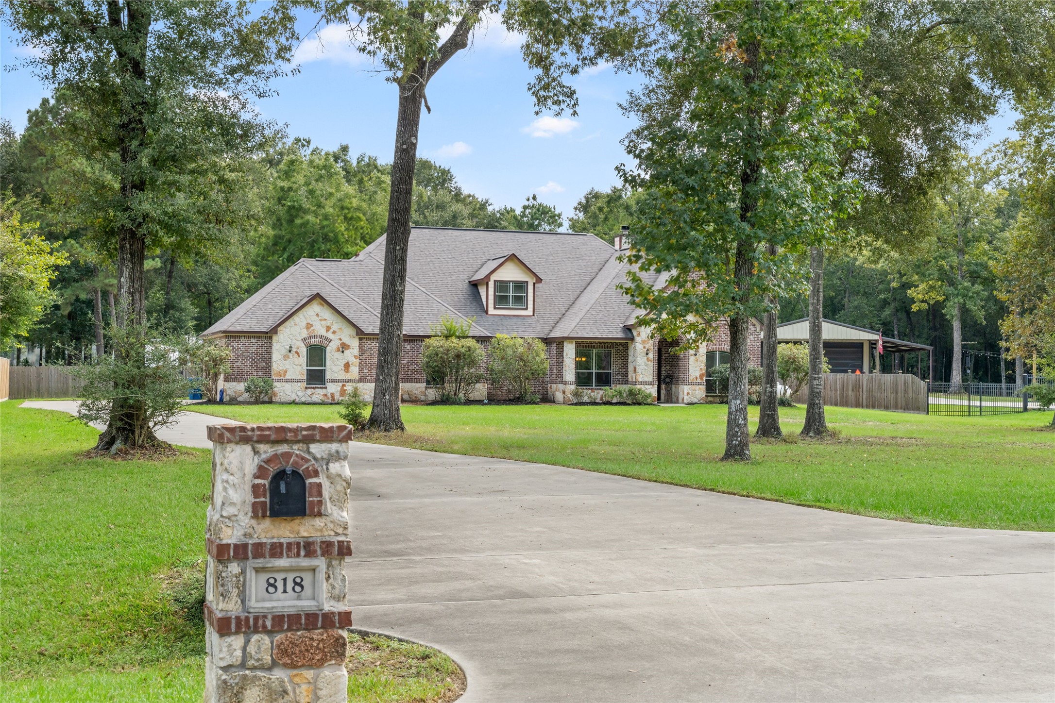 818 Commons Lake Edge Drive