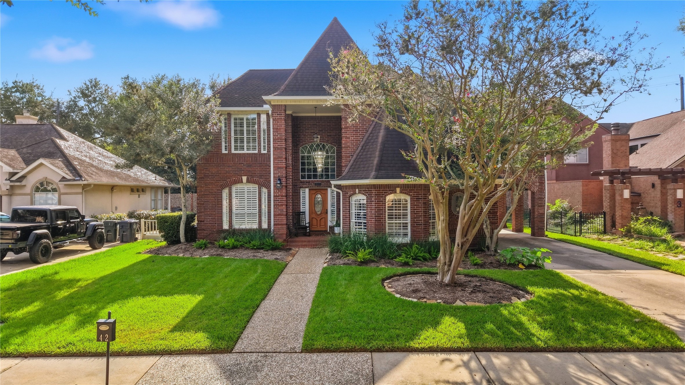 402 Lakeside Boulevard