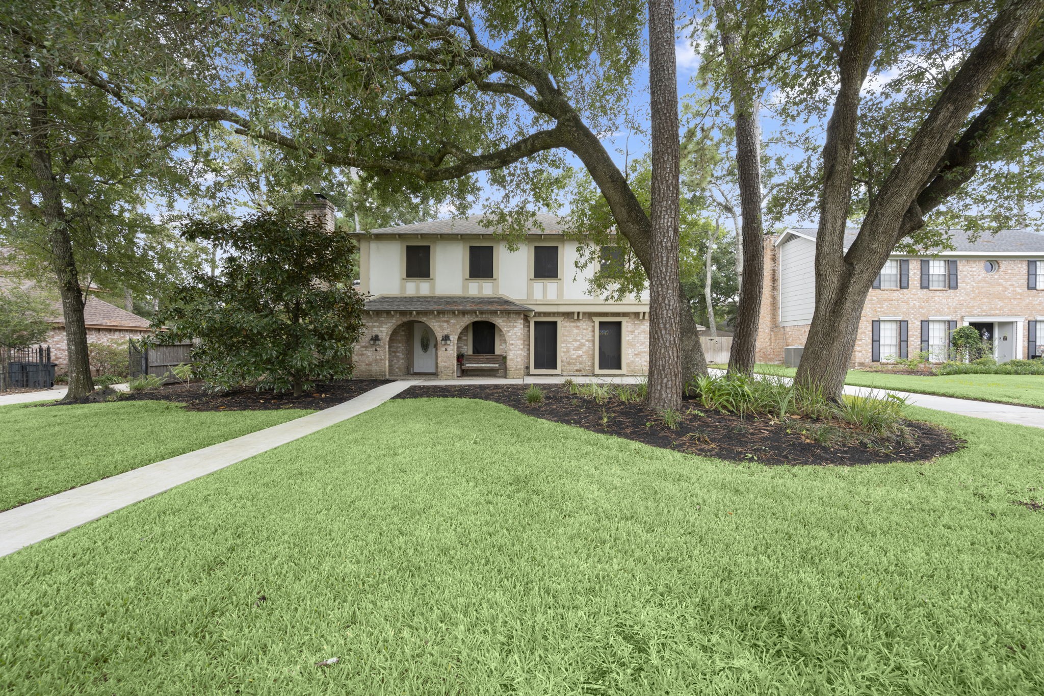 6211 Hickorycrest Drive