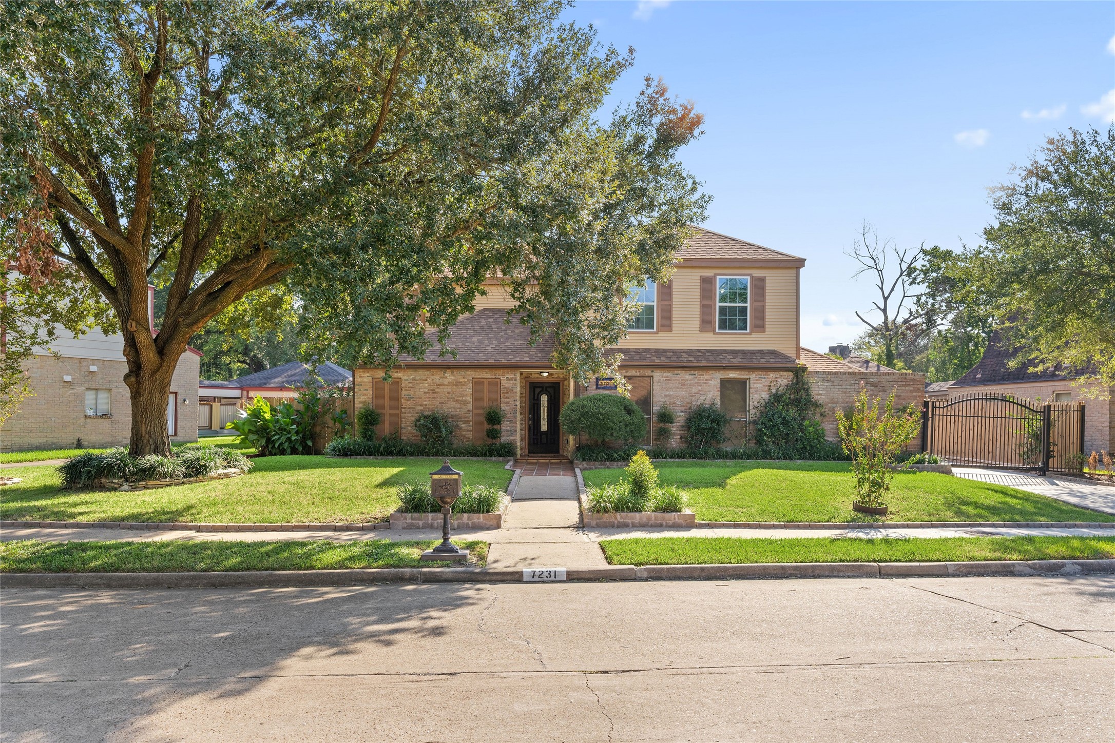 7231 Granvia Dr