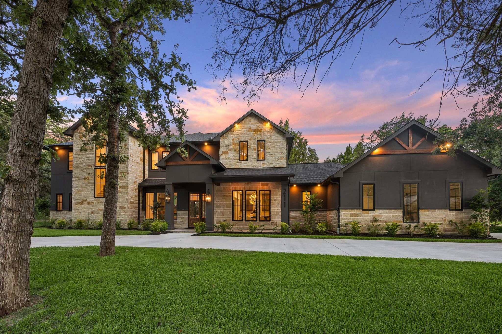 211 St Andrews Drive
