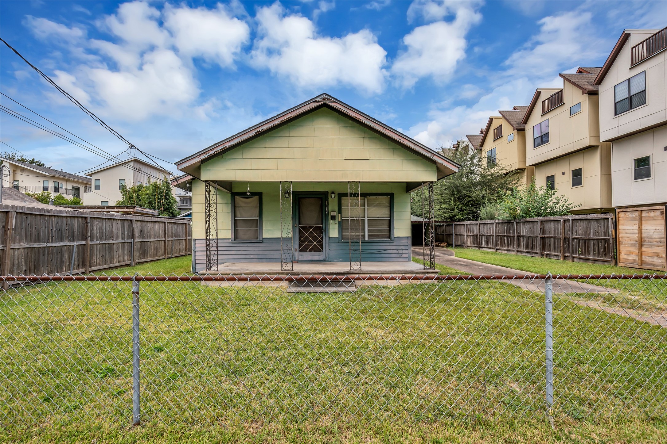 1503 W 25th Street