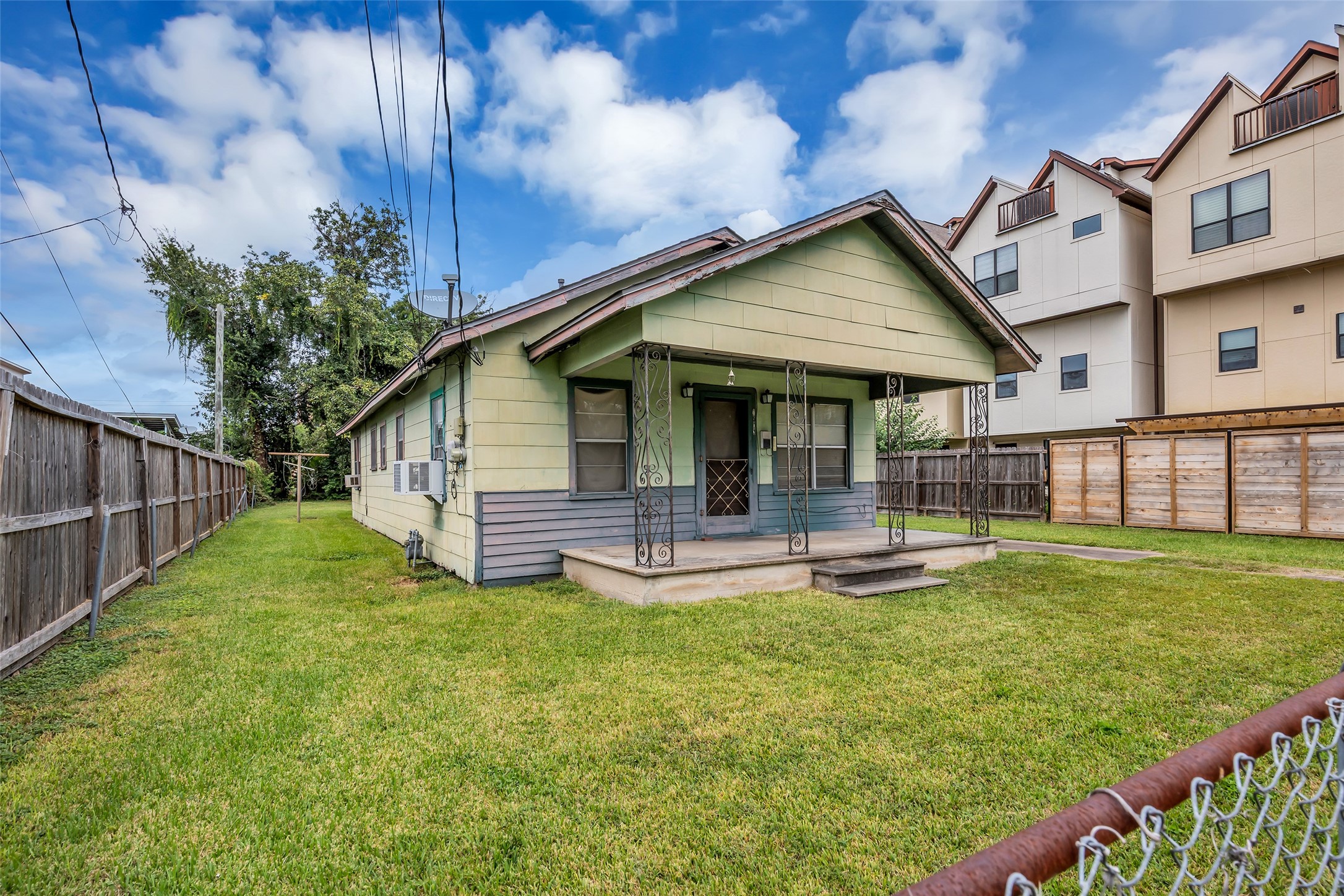 Listing photo 3