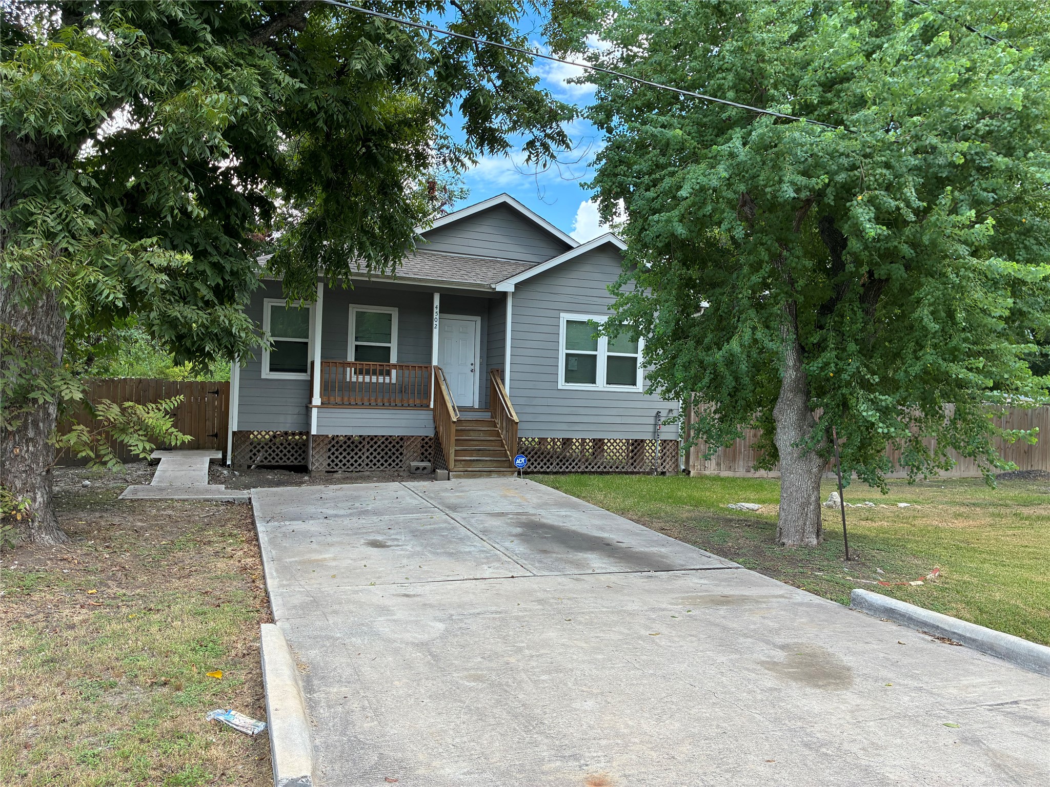Listing photo 3