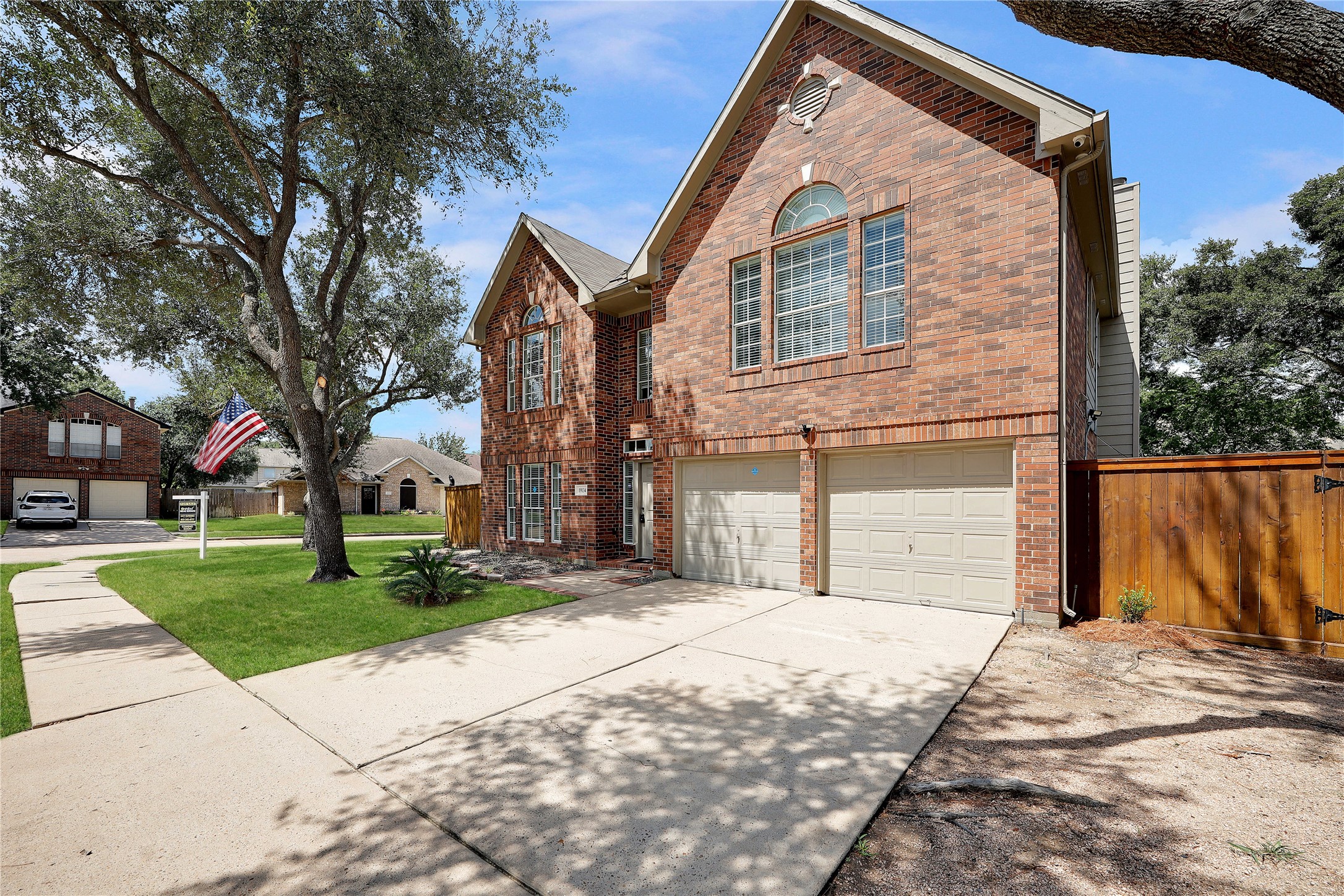 Listing photo 2