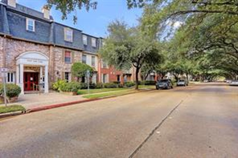 351 N Post Oak Lane