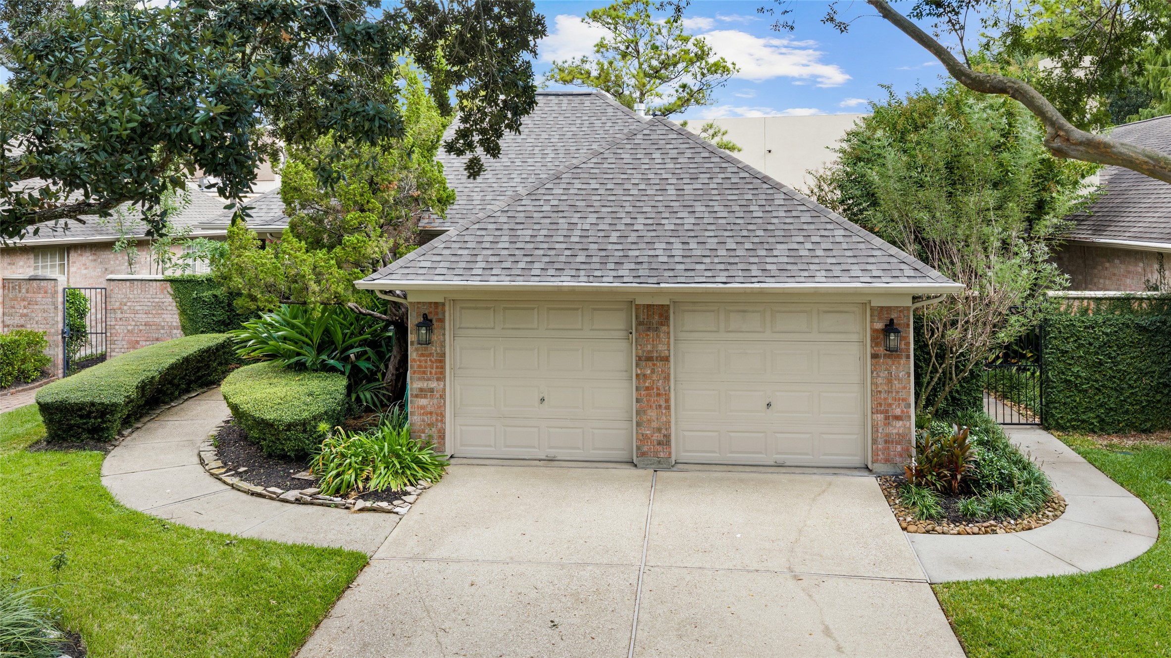 2430 Fairway Pointe Drive