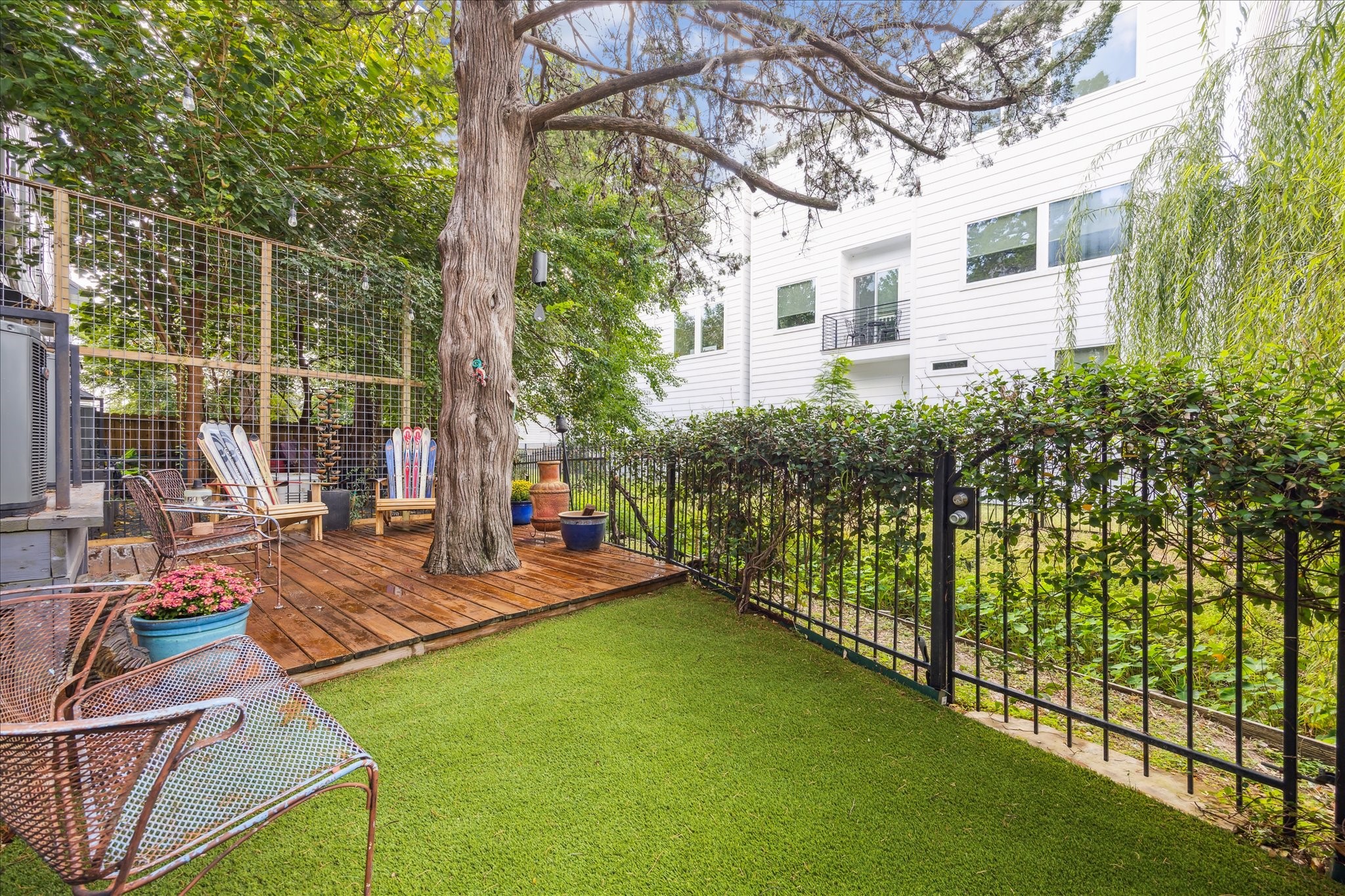 1230 W 25th Street