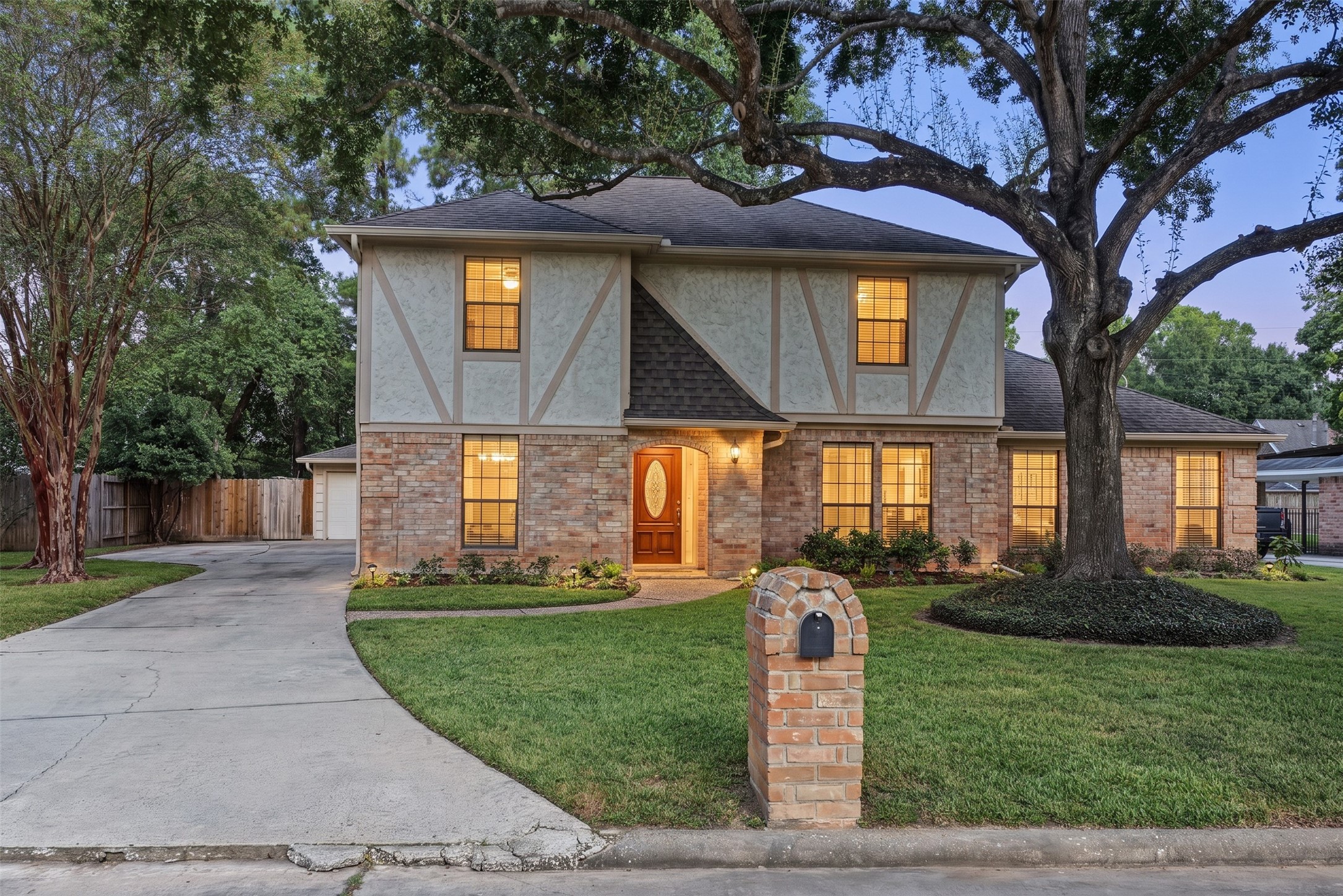 5522 Woodville Lane