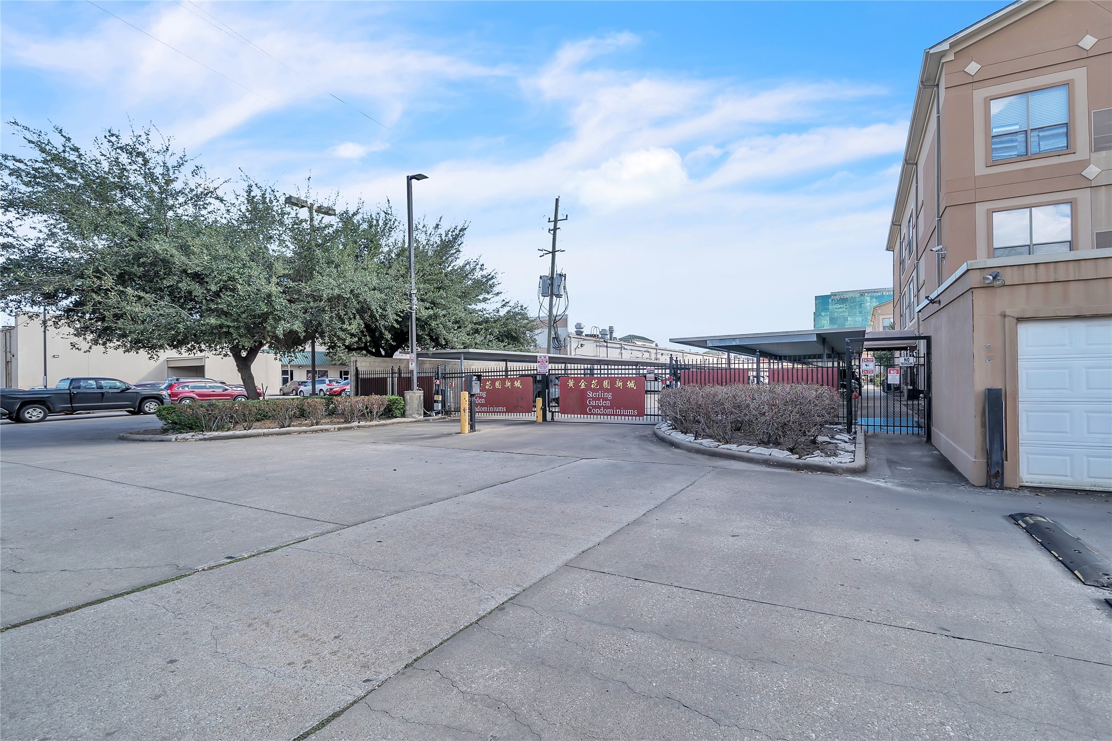 6633 W Sam Houston Parkway