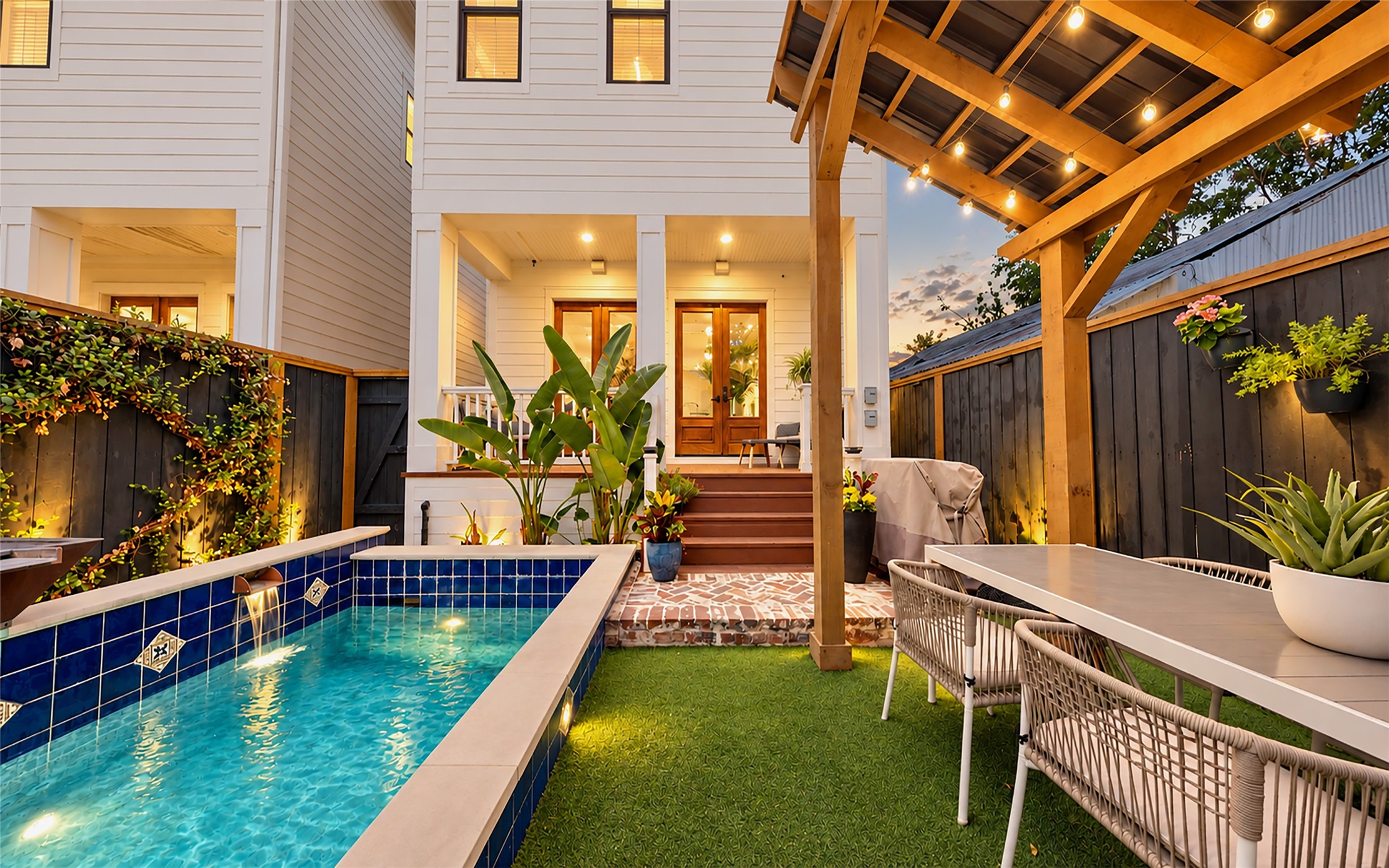 438 W 28th Street