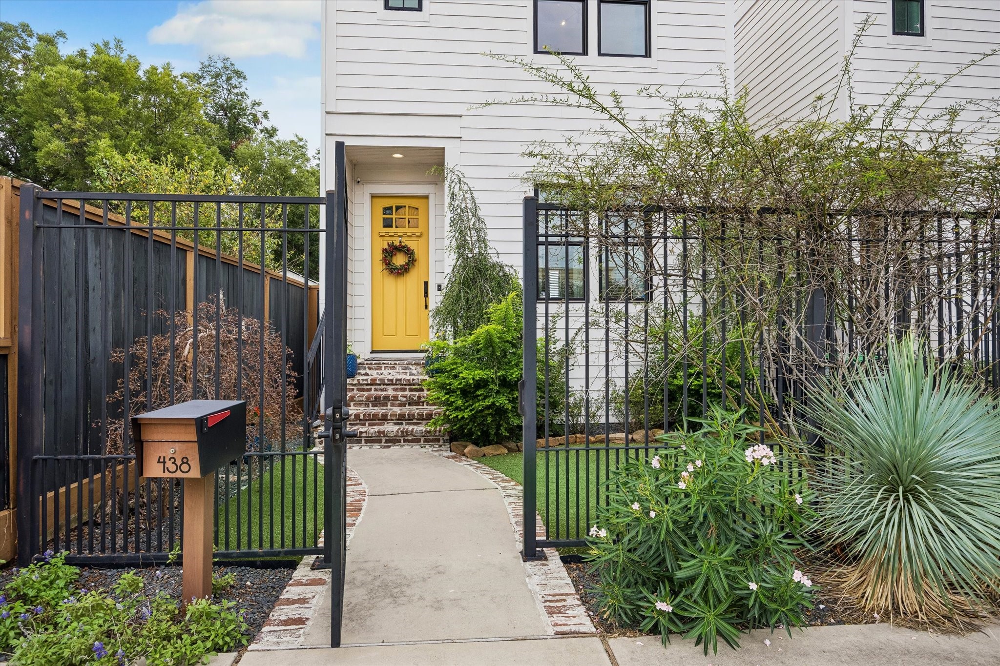 Listing photo 1
