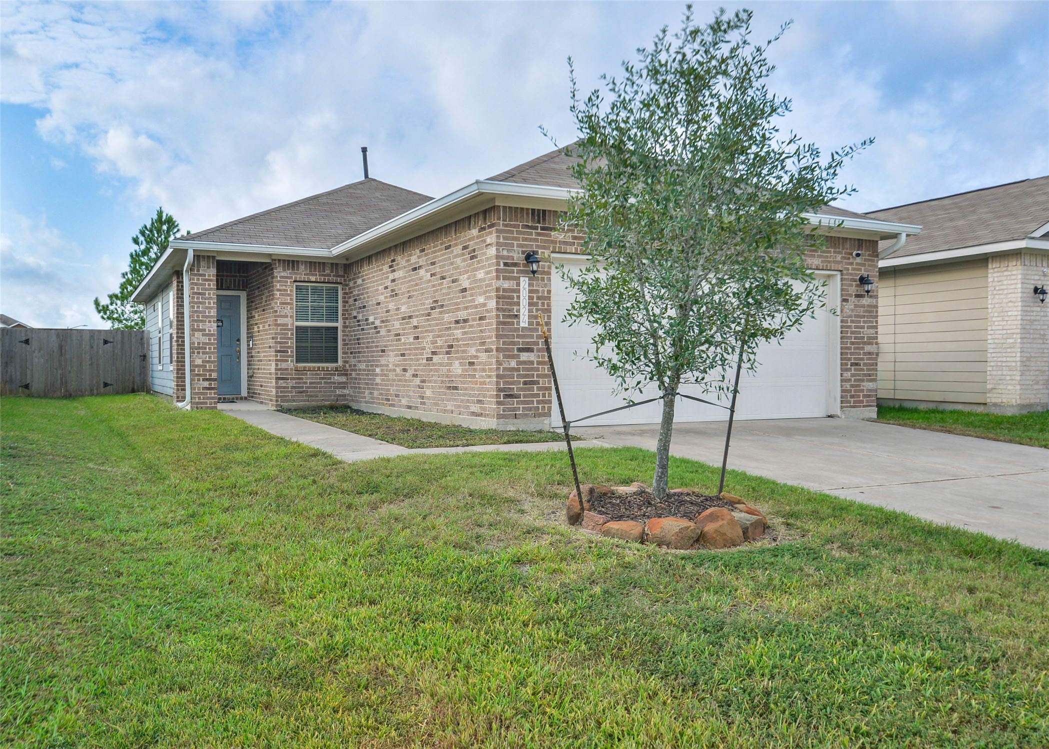 Listing photo 1