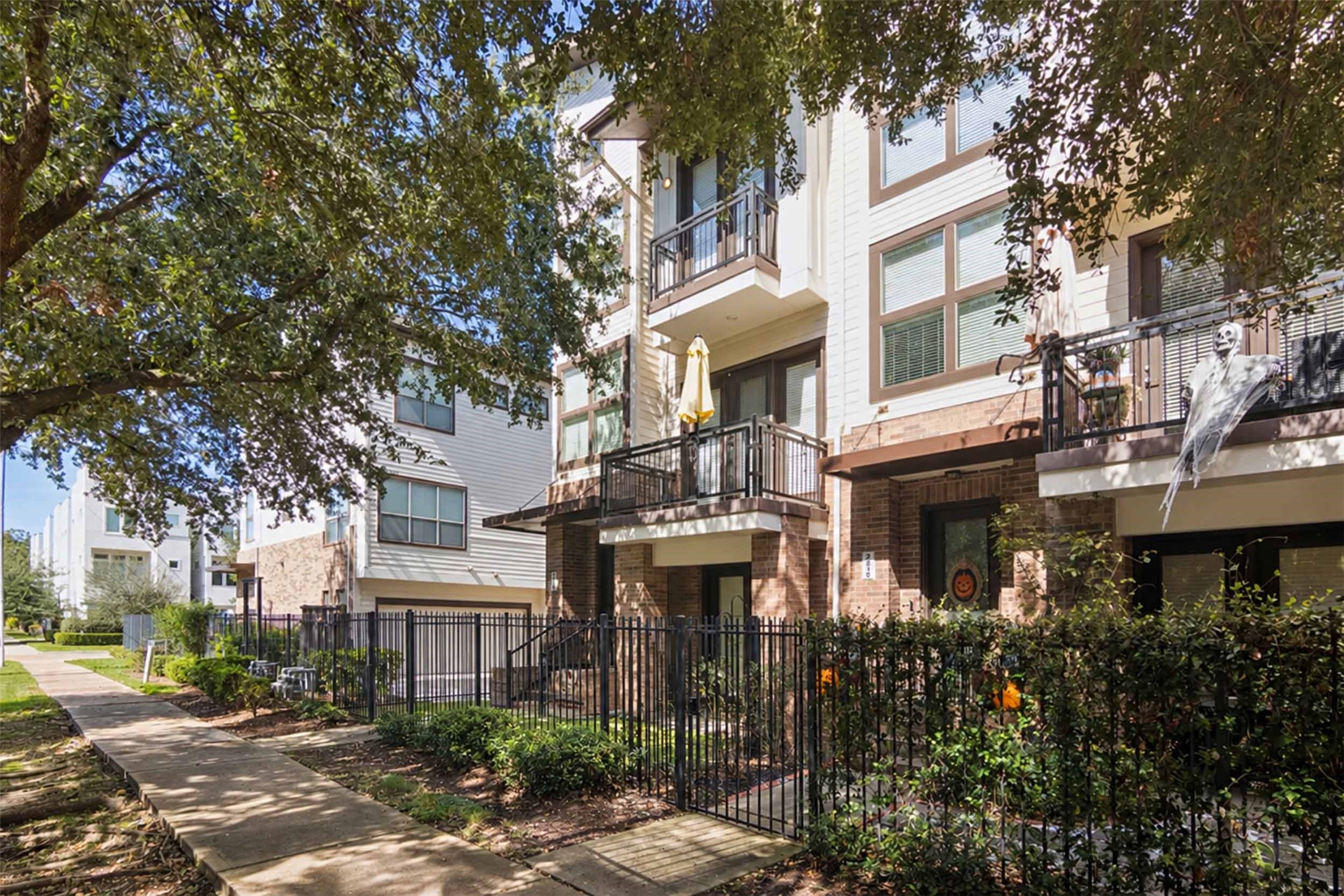 2811 Clay Street