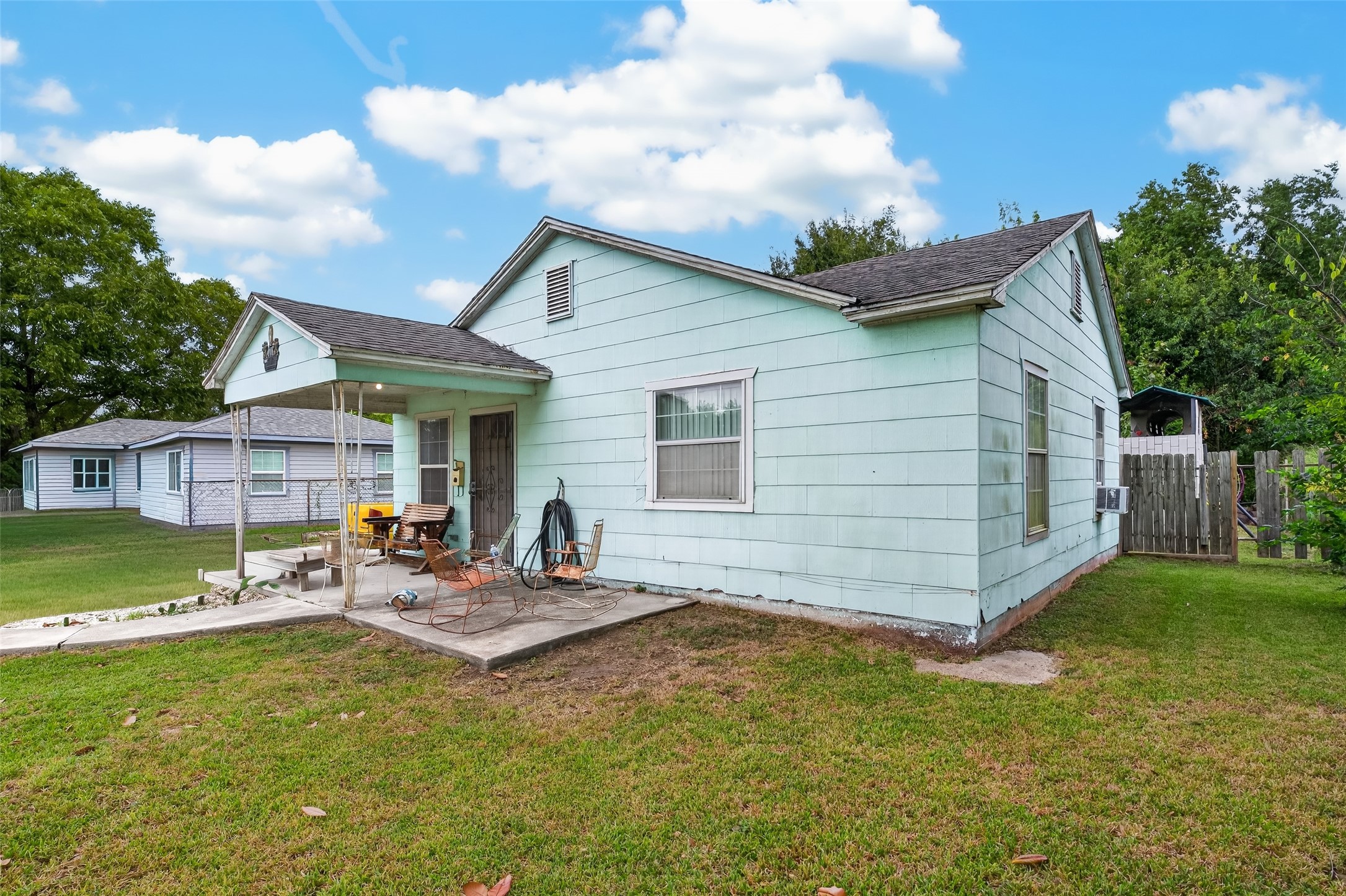 Listing photo 1