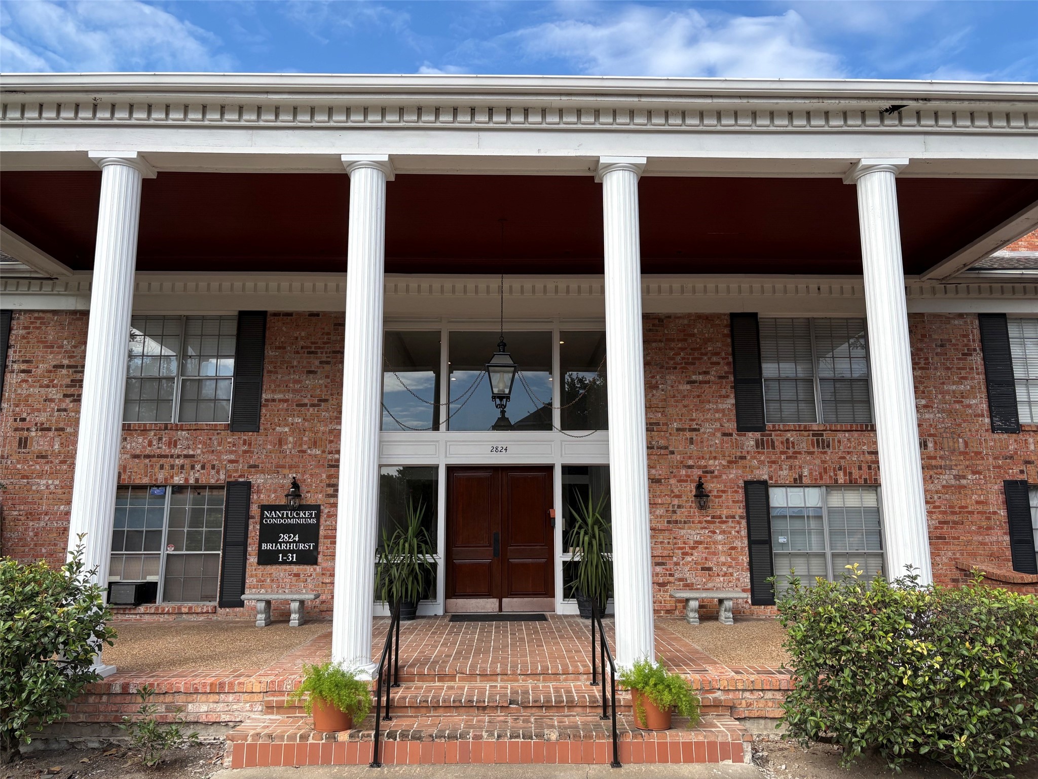 2824 Briarhurst Drive