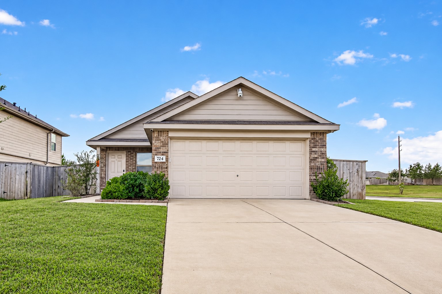 724 Larkspur Shadow Drive