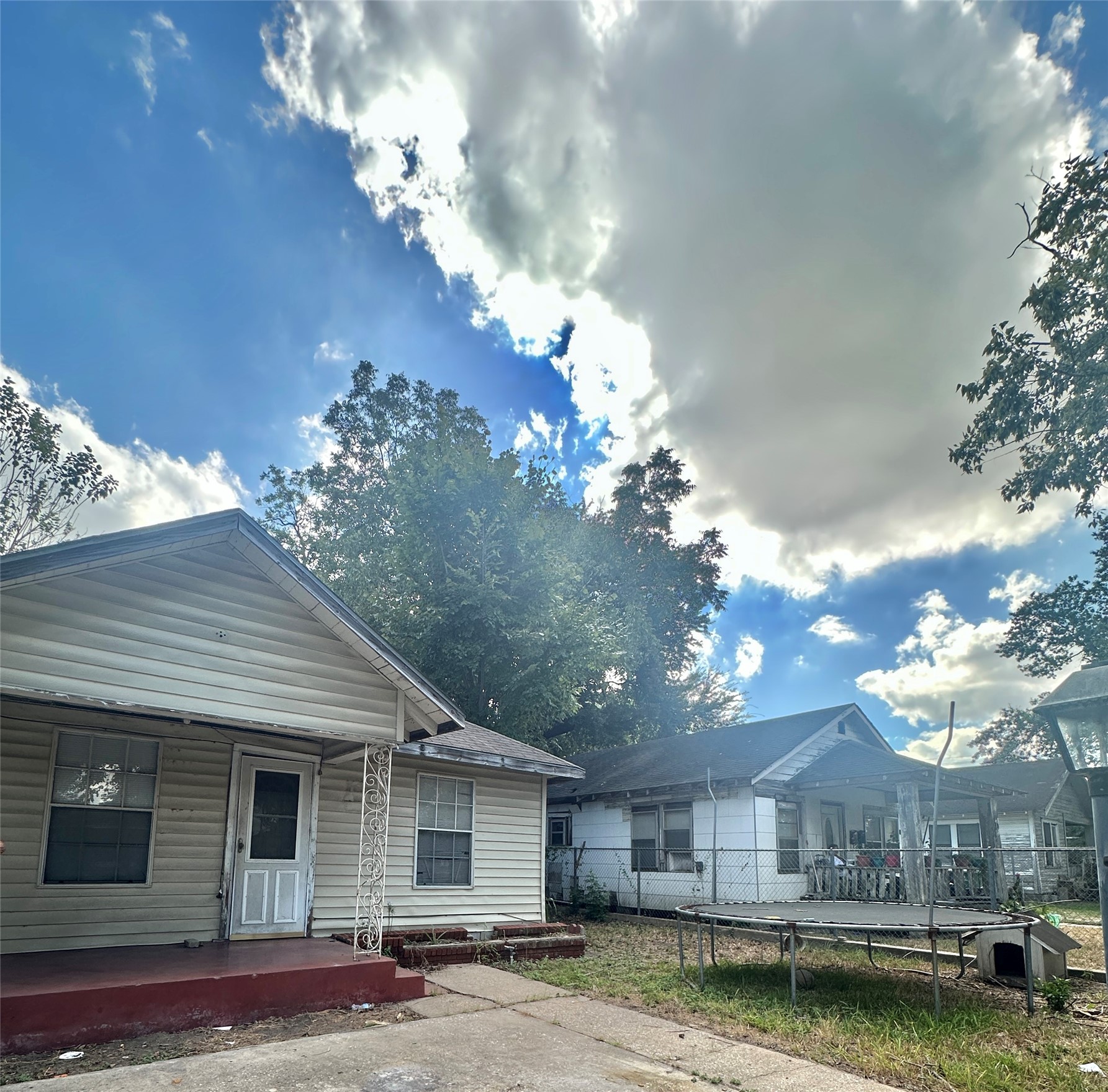631 Hahlo Street