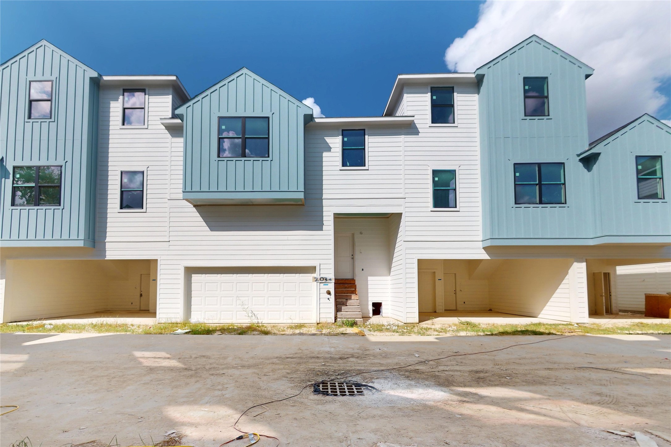 2039 Oak Forest Drive