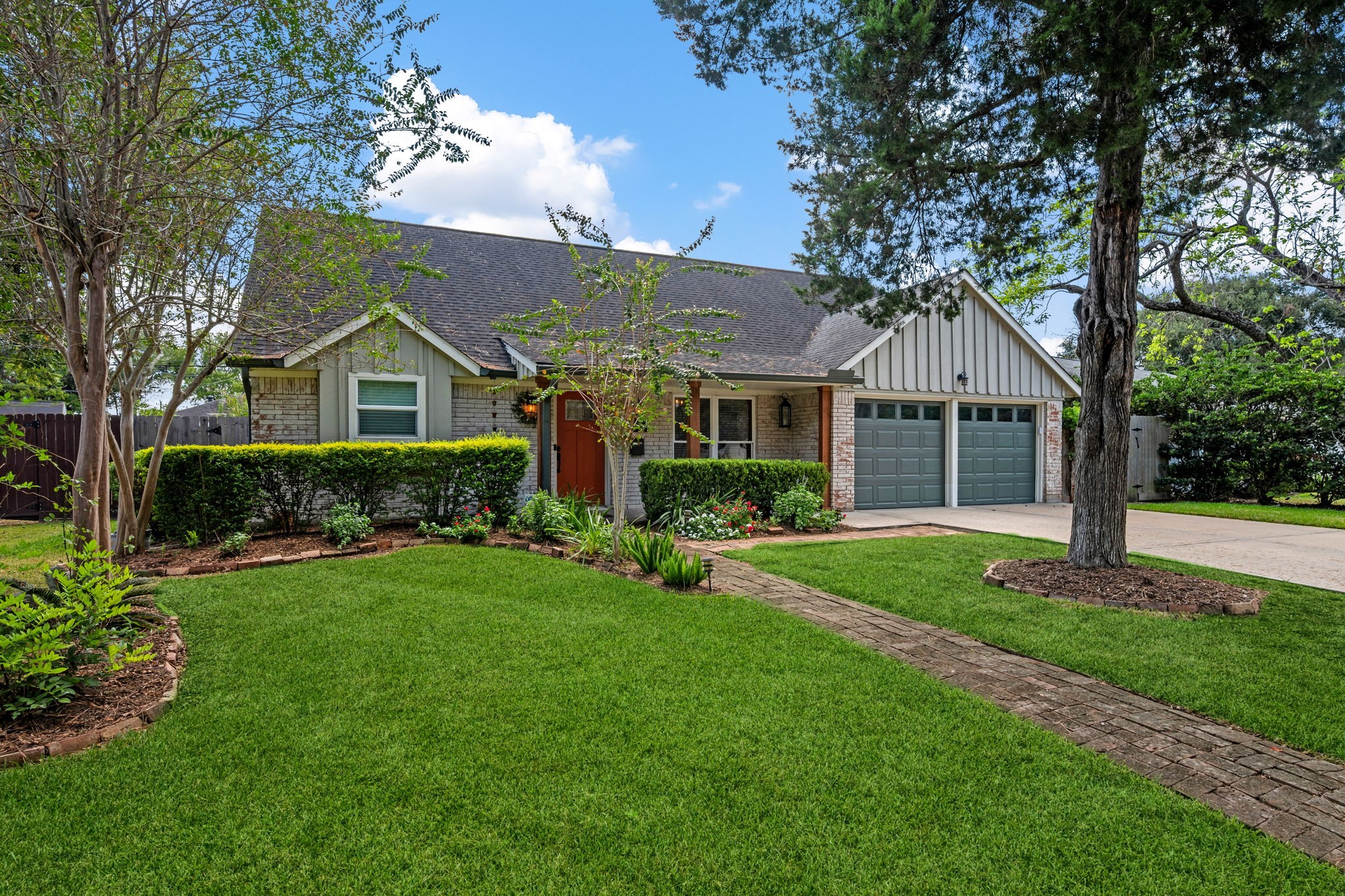 5711 Cerritos Drive