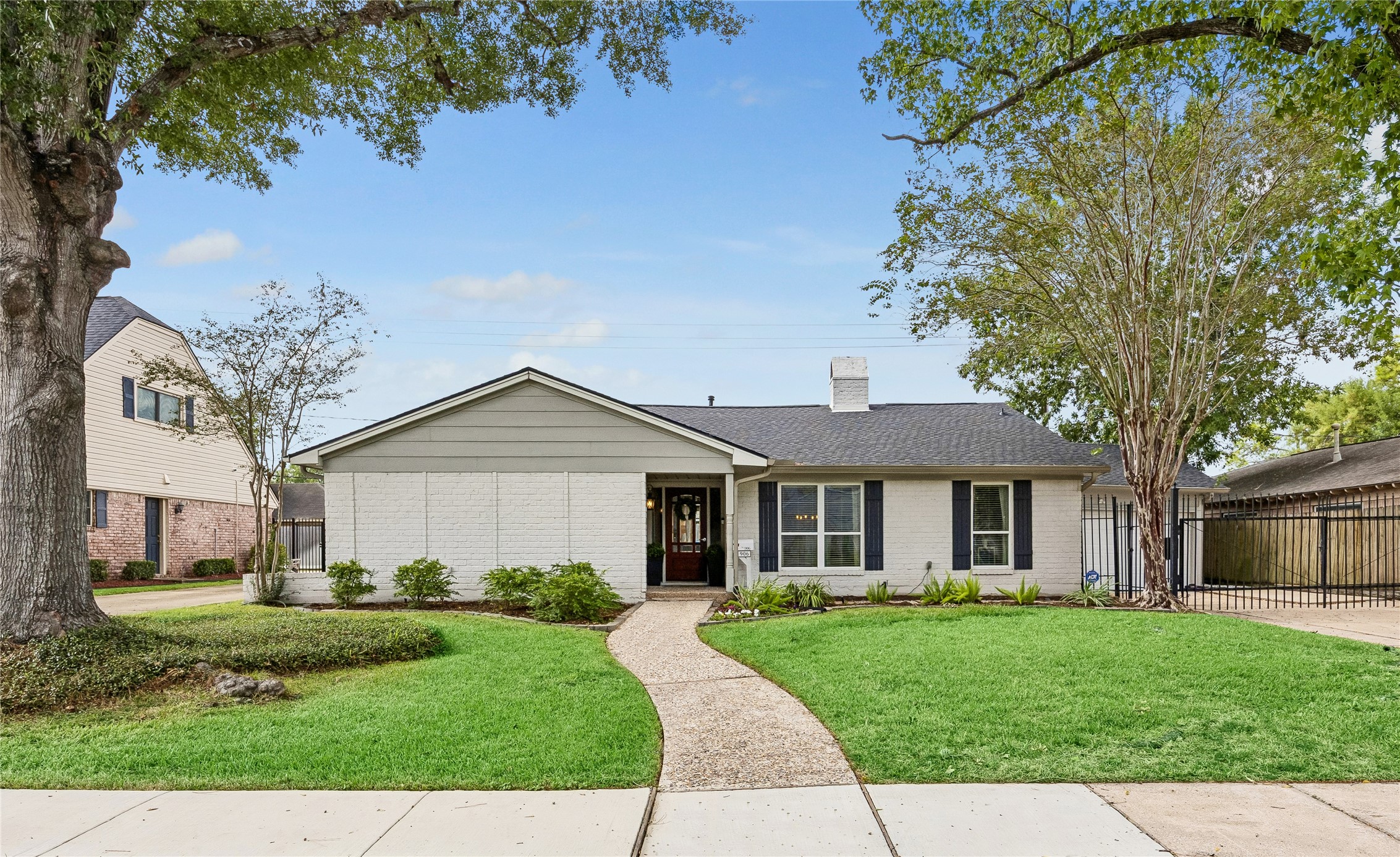 906 Walnut Bend Lane