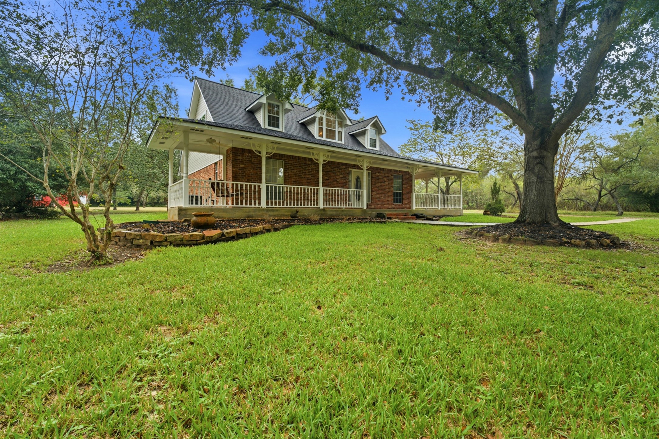 Listing photo 3