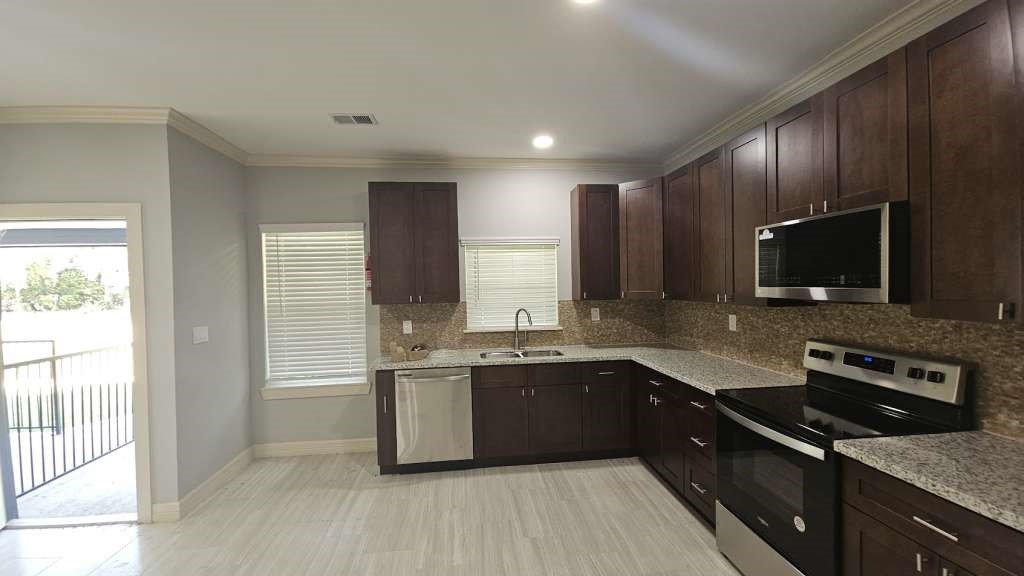 5802 Twisted Pine Court