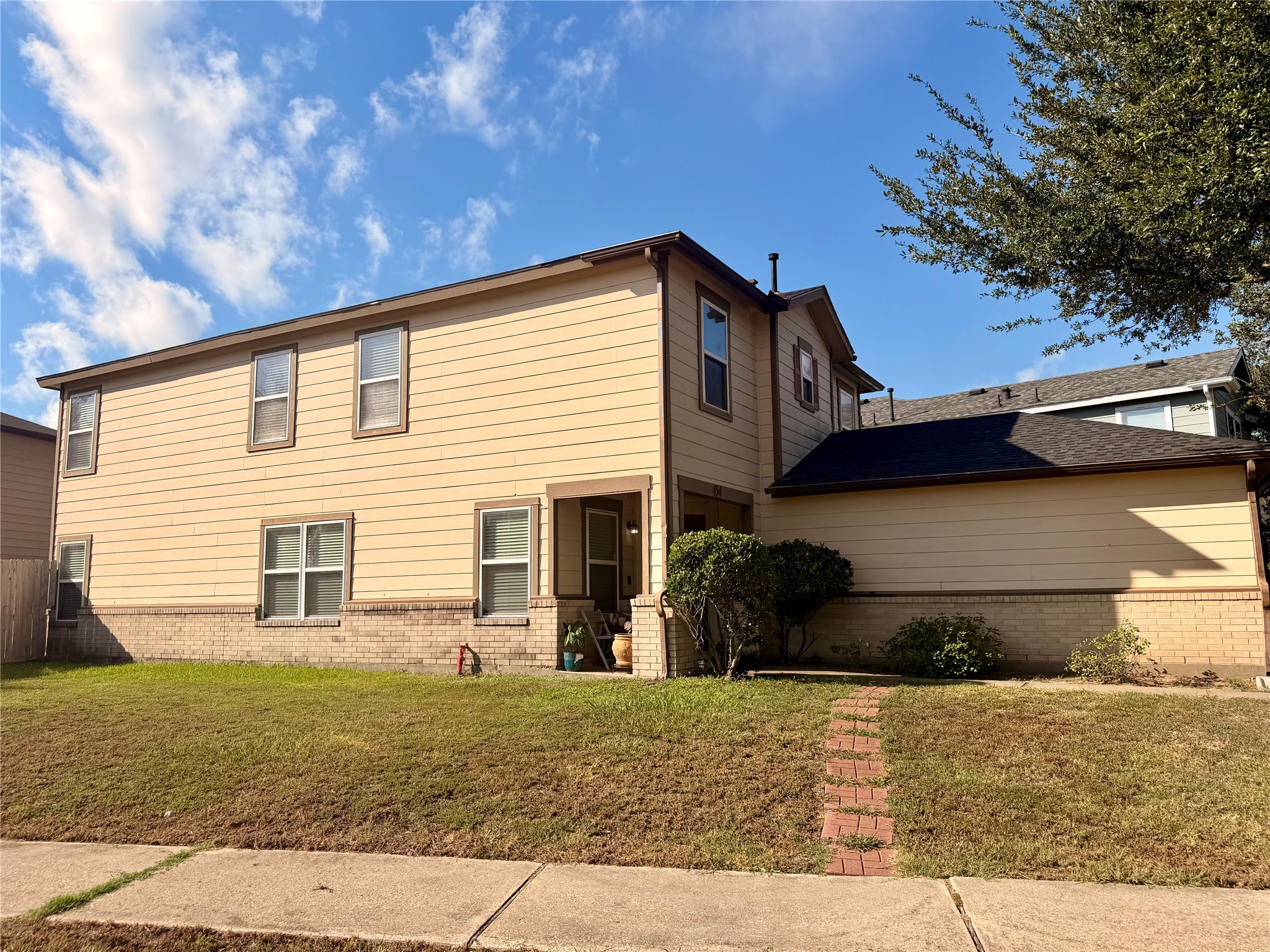 Listing photo 2