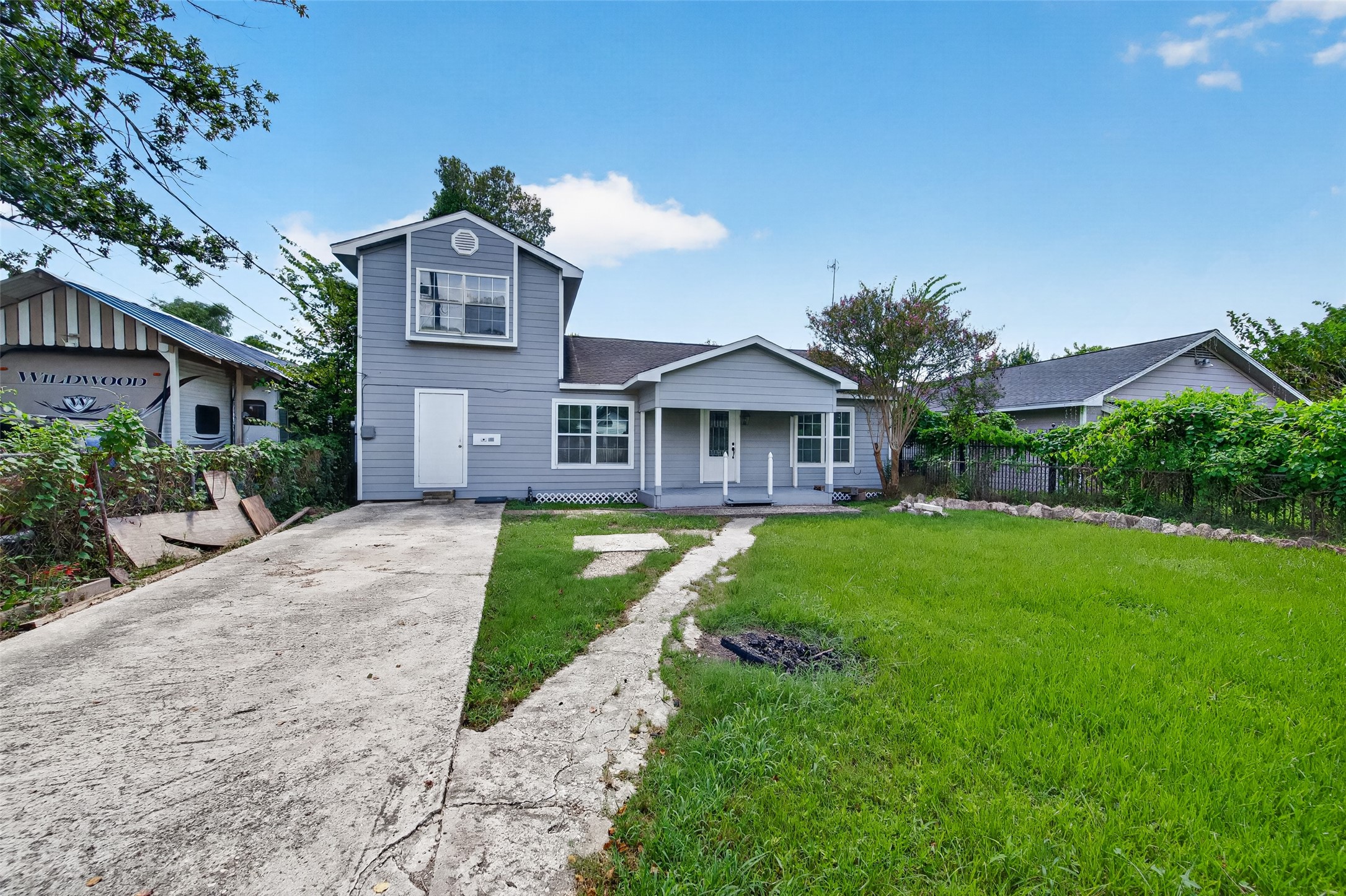 Listing photo 2