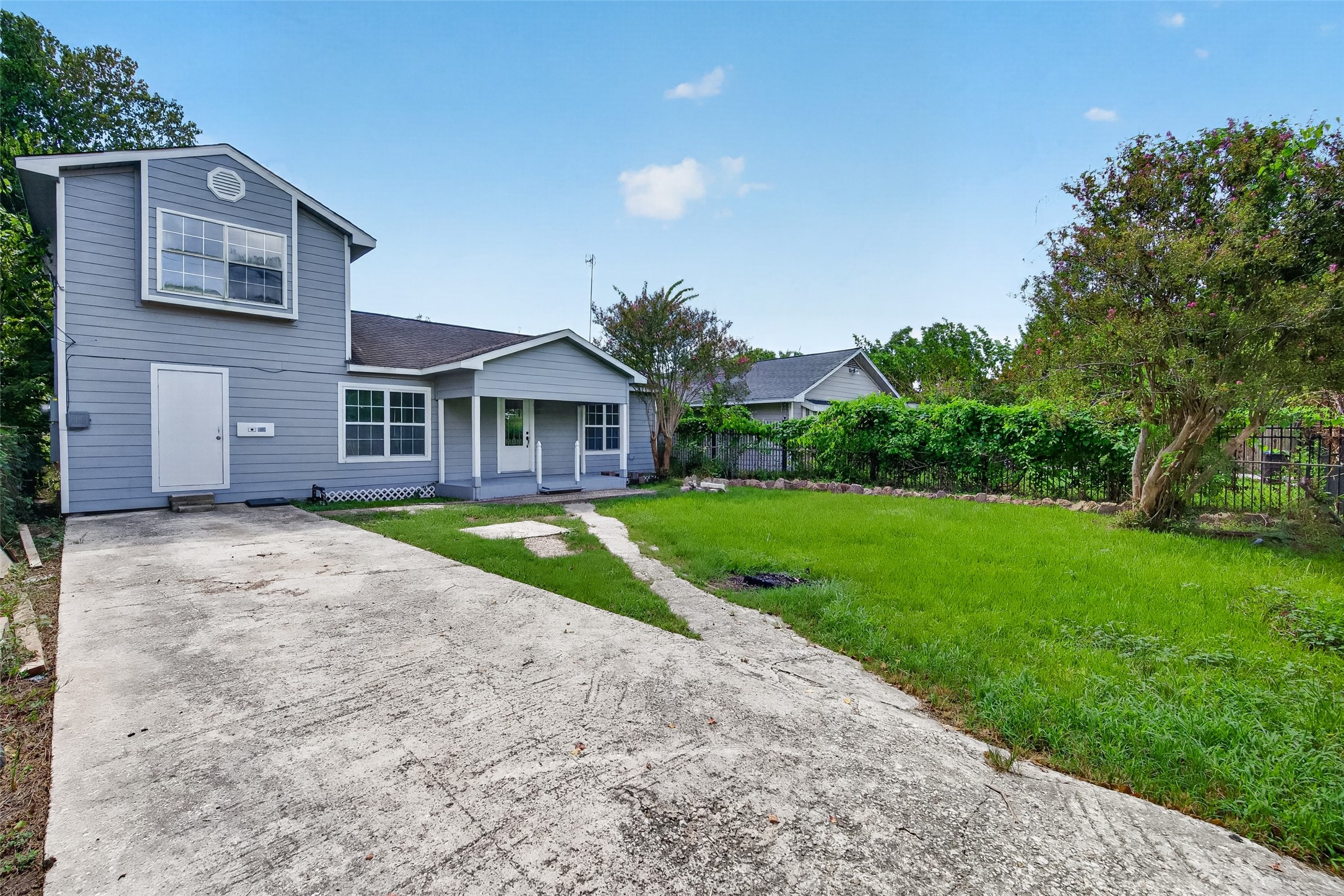 Listing photo 3