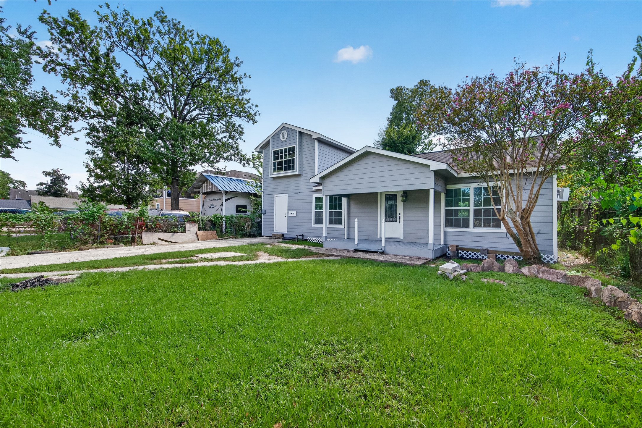 Listing photo 4