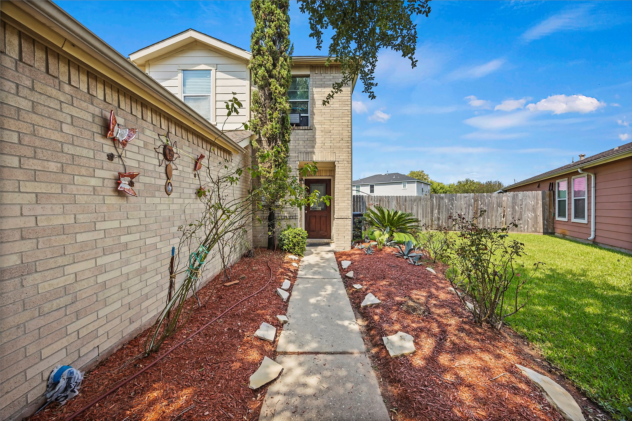 Listing photo 1